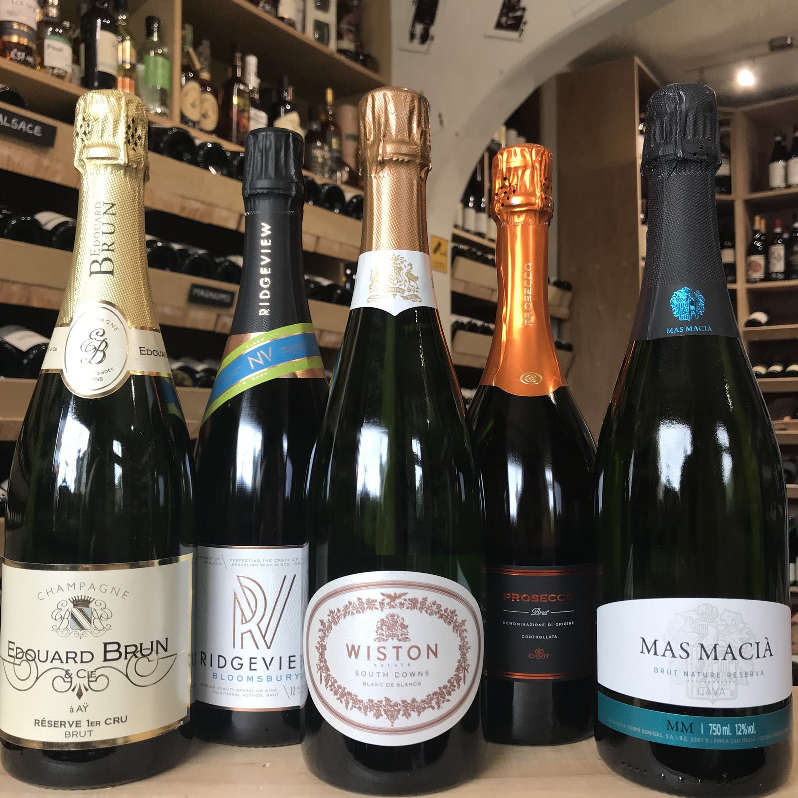 Sparkling wine, including prosecco, cava, champagen and English sparkling wine
